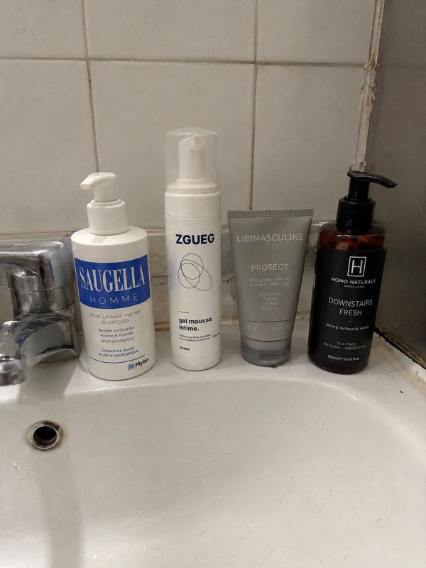 Hygiène intime masculine : on a fait le comparatif